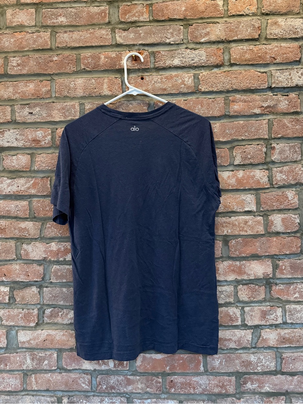 Alo Triumph Tee in Navy (M)